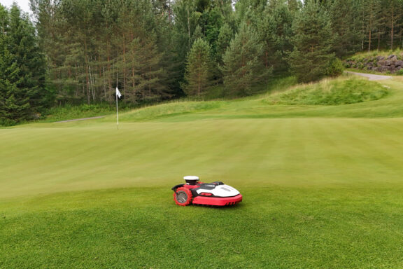 Finnish Golf Media FORE! | EM-kilpailut testasivat robotiikan – Kress piti Kytäjän kentän huippukunnossa 